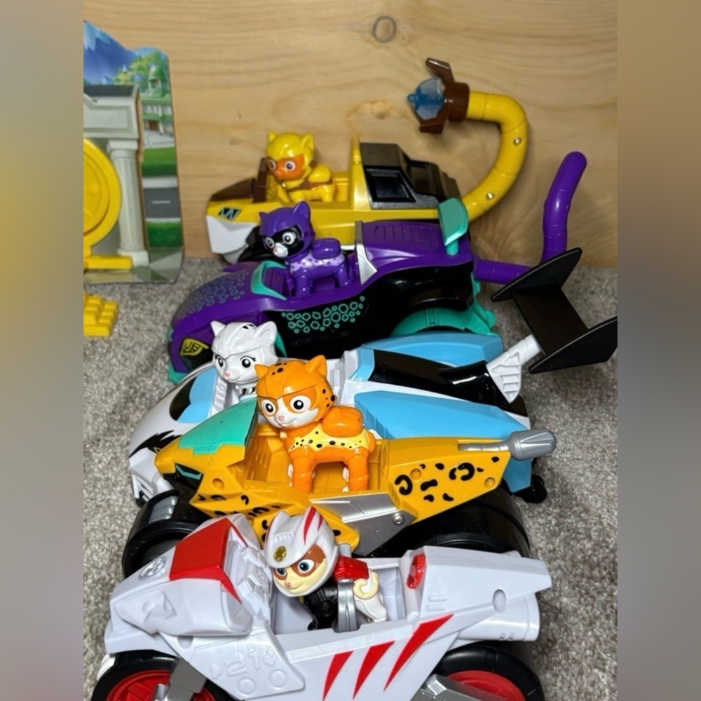 Rare! Paw Patrol Cat Pack + Moto Cat Wild. 5 complete sets! Excellent condition.